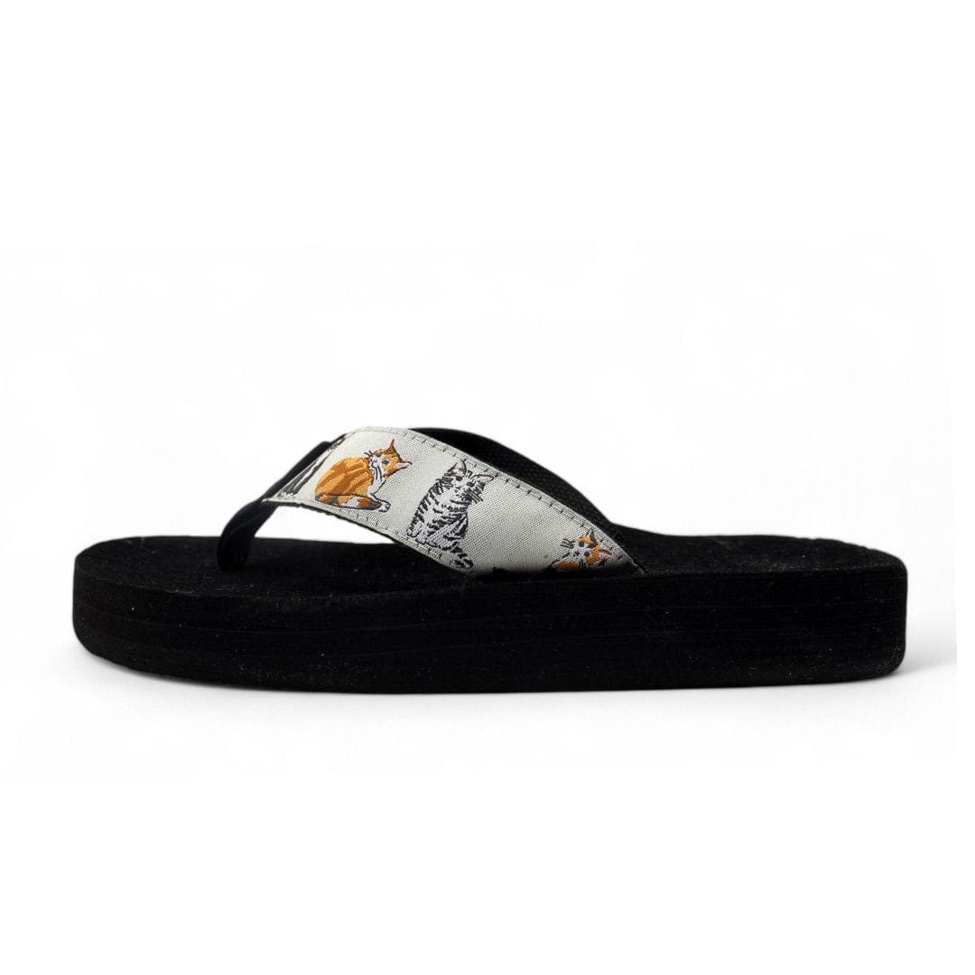 Comfortable flip-flop featuring a playful cat print on the strap, perfect for casual summer outings.