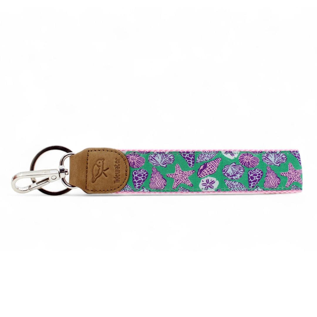 Carry a piece of the ocean with this seashell-patterned keychain. Durable and stylish, it&